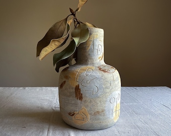 ヴィンテージの大型手作り陶器花瓶 – 高さ35cm – 白地に茶色の縁取り