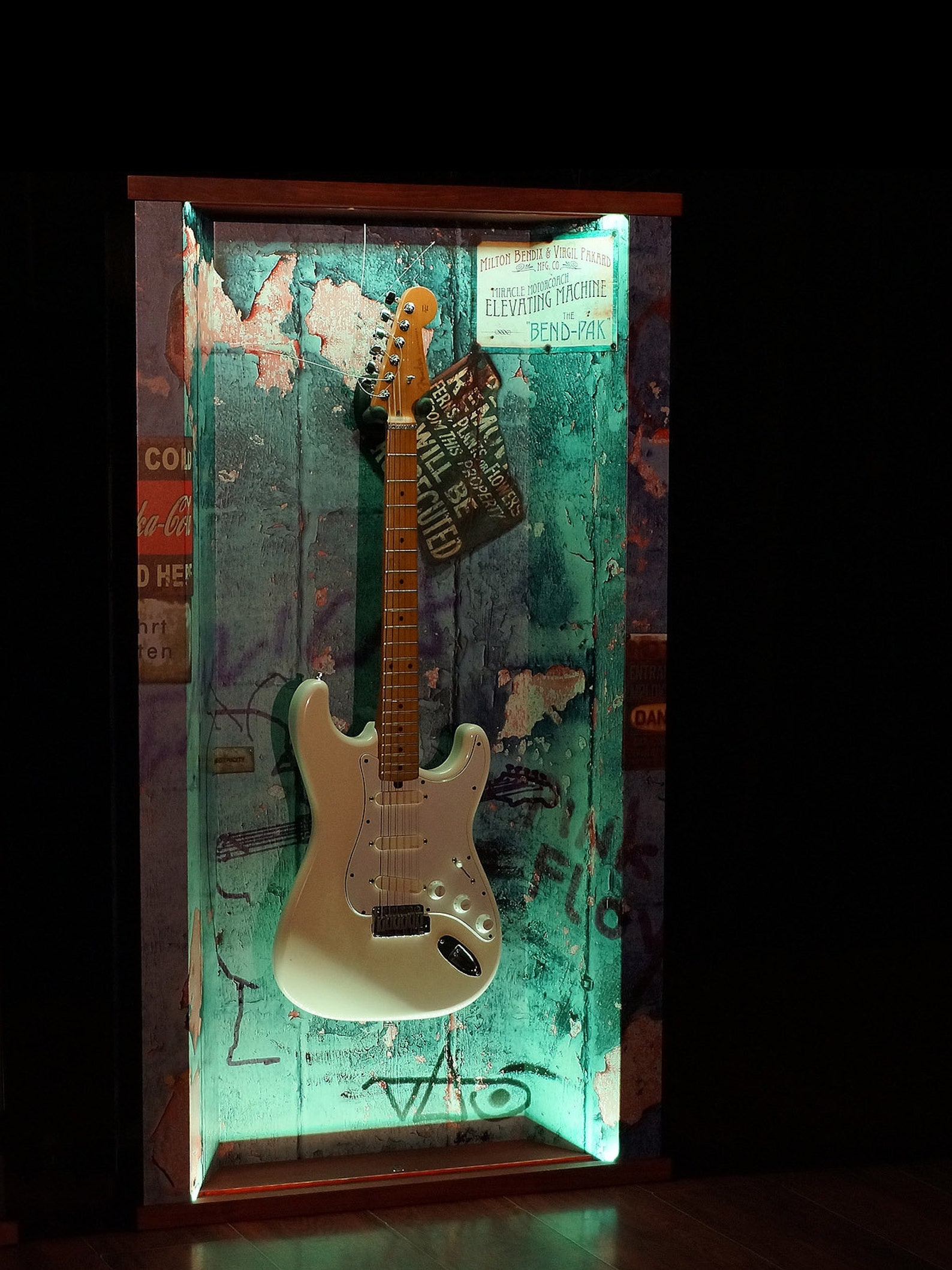 Guitar Display Case wall' Guitar Guitar Hanger RGB LED Lights for Gibson, Fender, Music