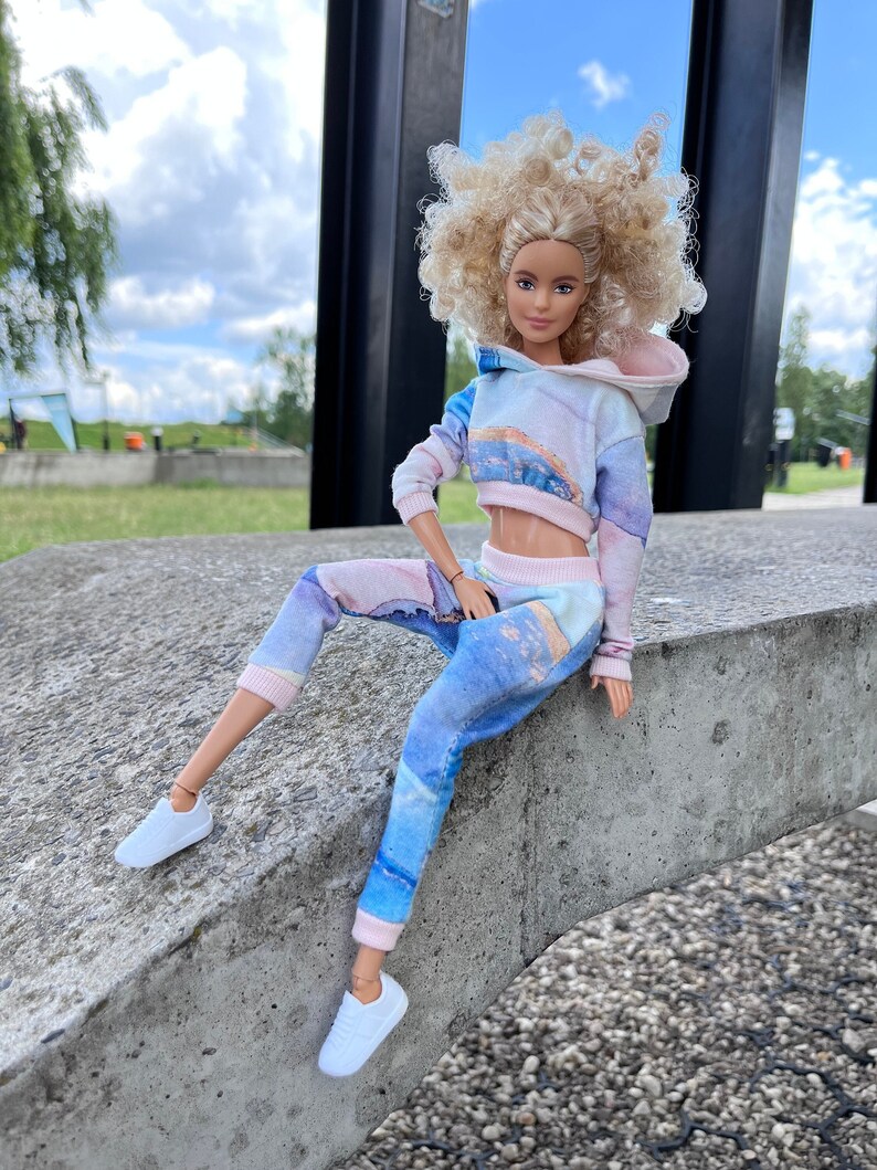 pastel color block hoodie for 12 inch doll, short sweatshirt in 1:6 scale, dioramas scale model, gift from mum zdjęcie 2
