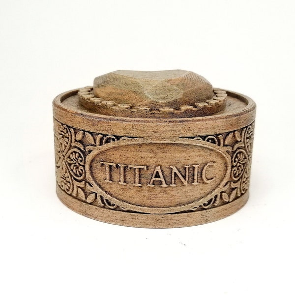 Titanic music box. My Heart Will Go On.