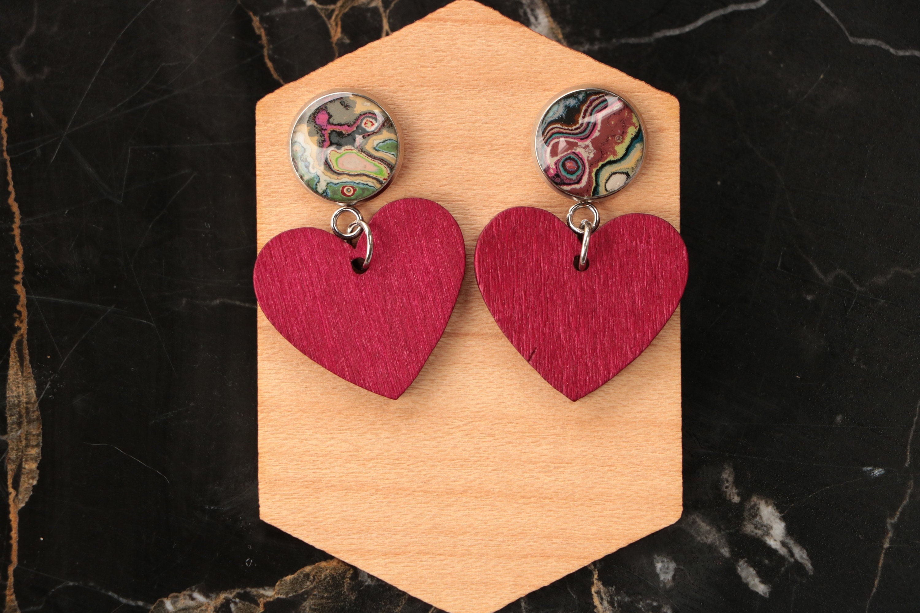 【117】ハートのイヤリング／マーブル模様 宝石のグラフィティハートイヤリング - 赤いハートのマーブルフォー