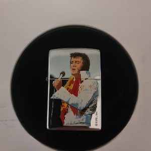 Collectable 2002 Stars of Hollywood Elvis Presley Aloha Zippo in chrome finish, unfired Y415.