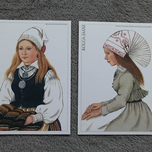 Costumes folkloriques estoniens. Régions de Suure-Jaani et Kolga-Jaani. Lot de 2 cartes postales d'art estonien inutilisées par Mari Kaarma. Cartes postales d'art à collectionner.