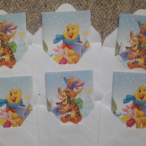 Tarjetas navideñas Disney de Winnie the Pooh y sus amigos con sobres. Juego de 6 tarjetas de notas plegadas de Disney sin usar. Invierno.