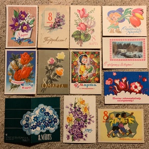 Cartoline dell'8 marzo in Russia sovietica stampate/inviate tra gli anni '60 e '80. Cartoline russe sovietiche (URSS) retrò. Materiale effimero per diario. Da collezione.