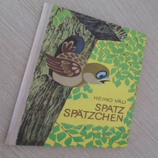 Vintage Estonian Children's Book in German - Spatz Spätzchen - Sparrow - written by Estonian author Heino Väli 1977 - Gorgeous bird pictures
