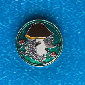 Sovjet-pins broche - egel met paddenstoel - gemaakt in de USSR - vintage Sovjet-collectible pins - kinderachtige metalen knopen - retro Sovjet-pins