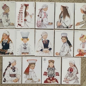 Cartoline con costumi popolari estoni. 14 cartoline d'arte estone inutilizzate di Mari Kaarma. Cartoline d'arte da collezione. Stampato negli anni '90 e 2000
