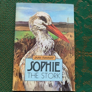 Stara estońska książka dla dzieci w języku angielskim. Czasy sowieckie (1989) „Sophie The Stork” autorstwa Jaana Rannapa. Piękne ilustracje. Wydrukowano w ZSRR