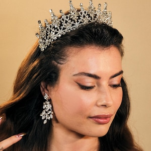 Crystal Bridal Tiara and Earring Set: Floral Wedding Crown