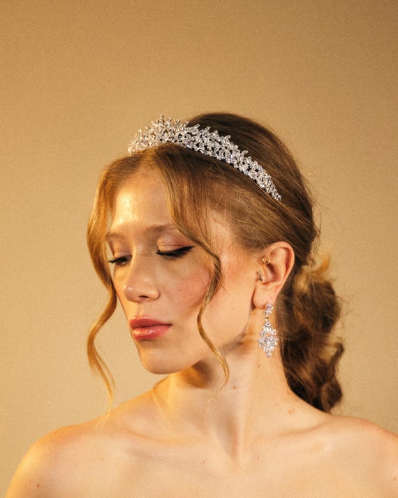 Elegant Slim Bridal Zircon Tiara: Lightweight Princess Crown  display picture 3