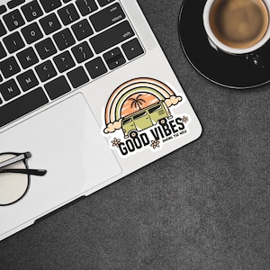 Adesivo Good Vibes para pára-choques, frascos hidro, janelas de carros, laptops, armários, capacetes, skates, garrafas de água, bagagem e muito mais.