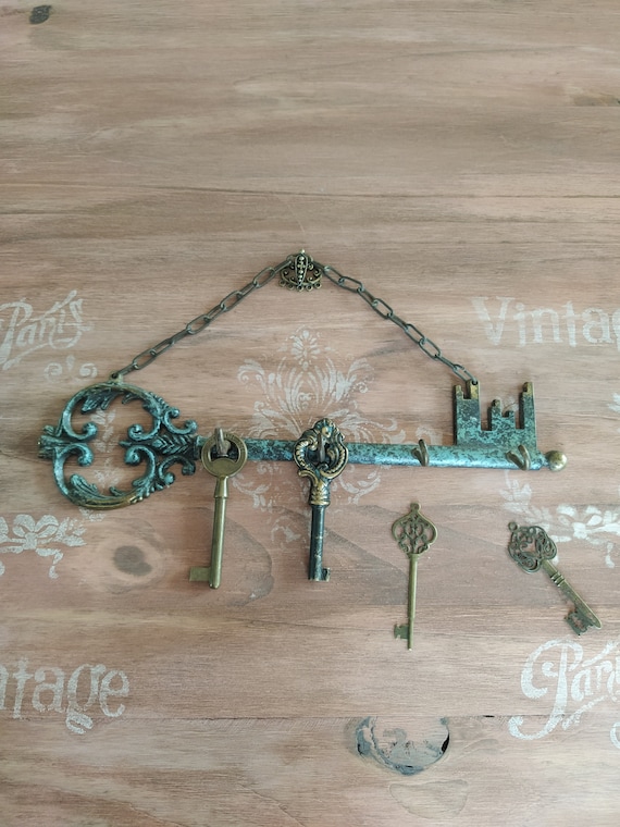 Porte-clés mural en métal avec chaîne pour suspendre Style Art-Nouveau vintage 1970 France, support à 4 crochets, déco murale, objet rare
