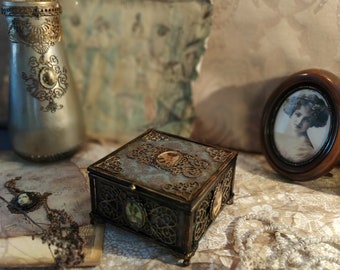 Boîte à bijoux, en verre, avec des médaillons, Style Victorien, Vitrail, unique, fait main, cadeau chic, déco maison, velours à l'intérieur