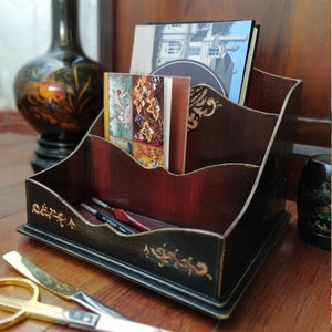 Organisateur de bureau &quot;Inspiration&quot; style &quot;Dark Academia&quot;, unique, fait main, rangement documents, papiers, pour bureau, cadeau luxe, rare