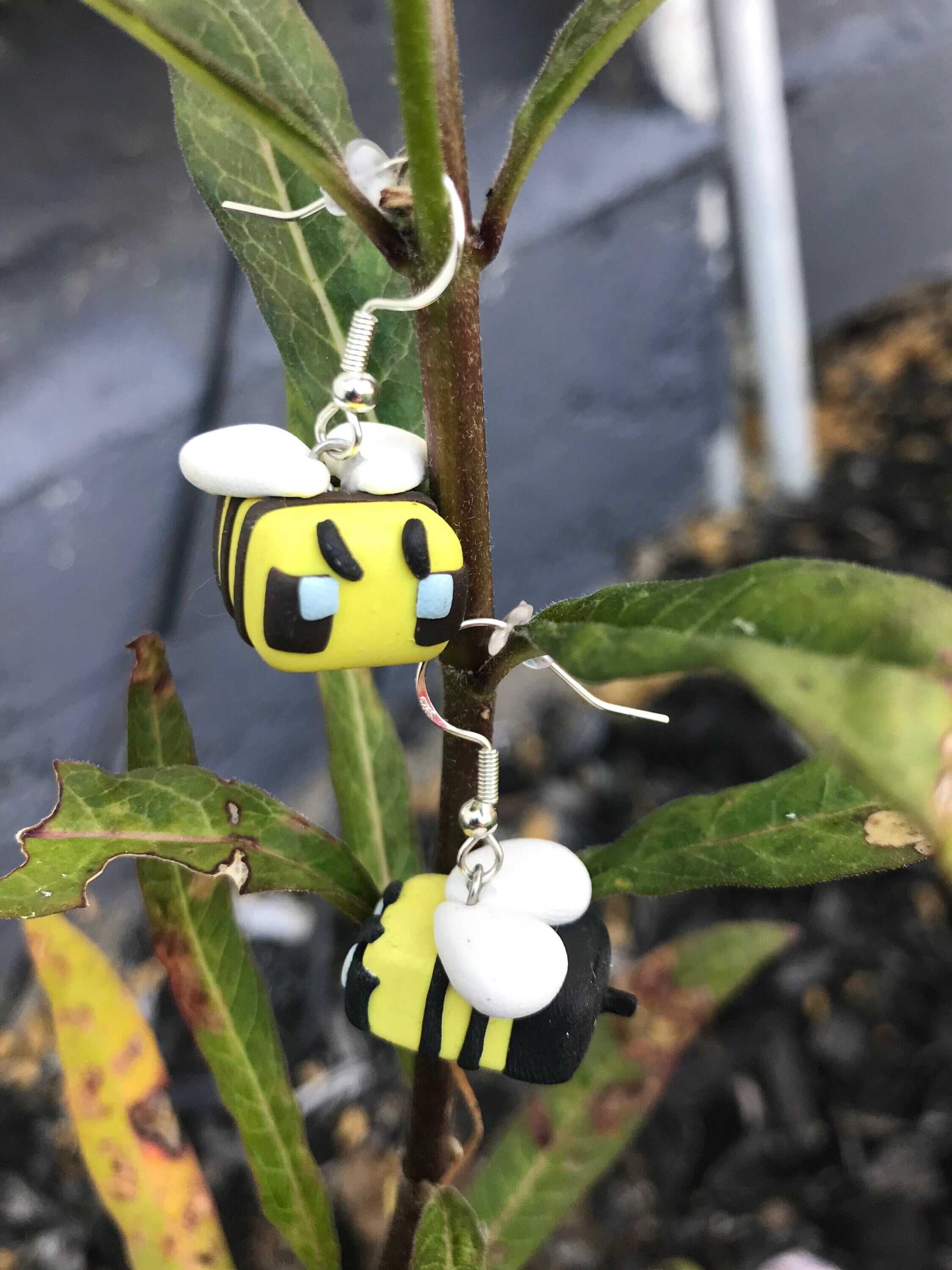 Minecraft Bee Earrings - Dream SMP Earrings - Mcyt Earrings - Minecraft Jewelry