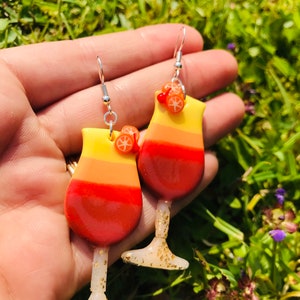 Tequila amanecer Pendientes de cóctel, hechos a mano con arcilla polimérica y resina arte vacaciones verano bar y joyería lounge moda de moda