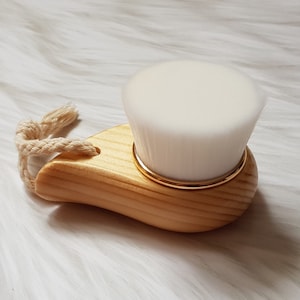 Facial cleansing brush