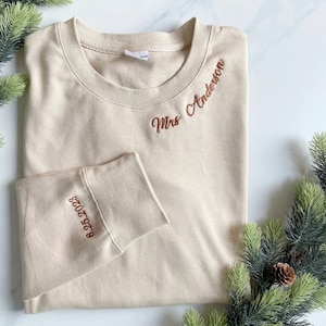Embroidered Personalized Mrs Sweatshirt, Mrs Last Name Sweatshirt, Bride Personalized Sweatshirt, Wifey Sweatshirt, Bride Sweatshirt Memaw