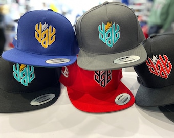 Gorra de béisbol Yupoong con logo bordado personalizado: Gorra personalizada