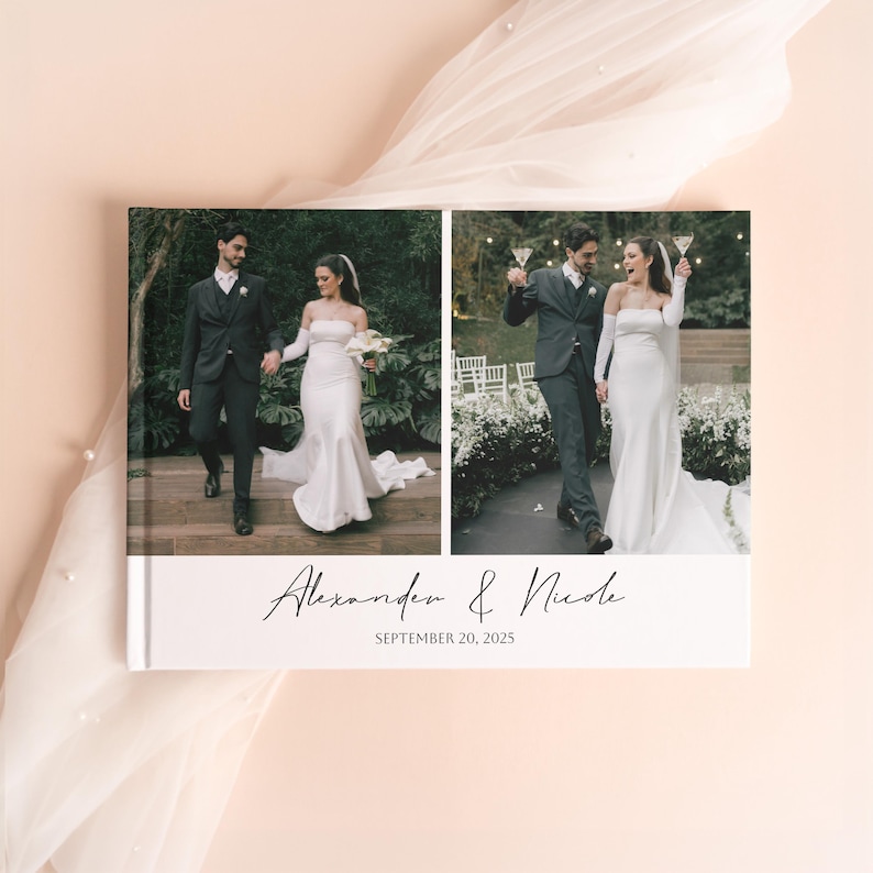 Pode incluir: Um &aacute;lbum de fotos de casamento com duas imagens de um casal. O &aacute;lbum tem uma capa branca com os nomes "Alexander & Nicole" e a data "SEPTEMBER 20, 2025" em escrita elegante. O fundo &eacute; de uma cor suave e neutra.