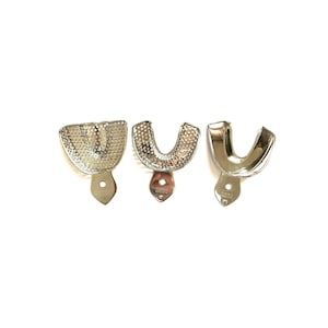 Portadenti dentali di medie dimensioni in acciaio inossidabile Vassoi per impronte perforati a forma di U per vassoi dentali per impronte dentali superiori e inferiori