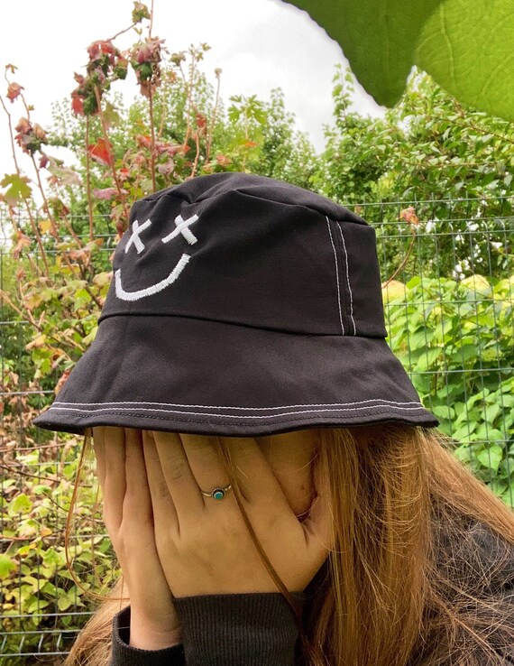 Louis Tomlinson Smiley Face Bucket Hat 
