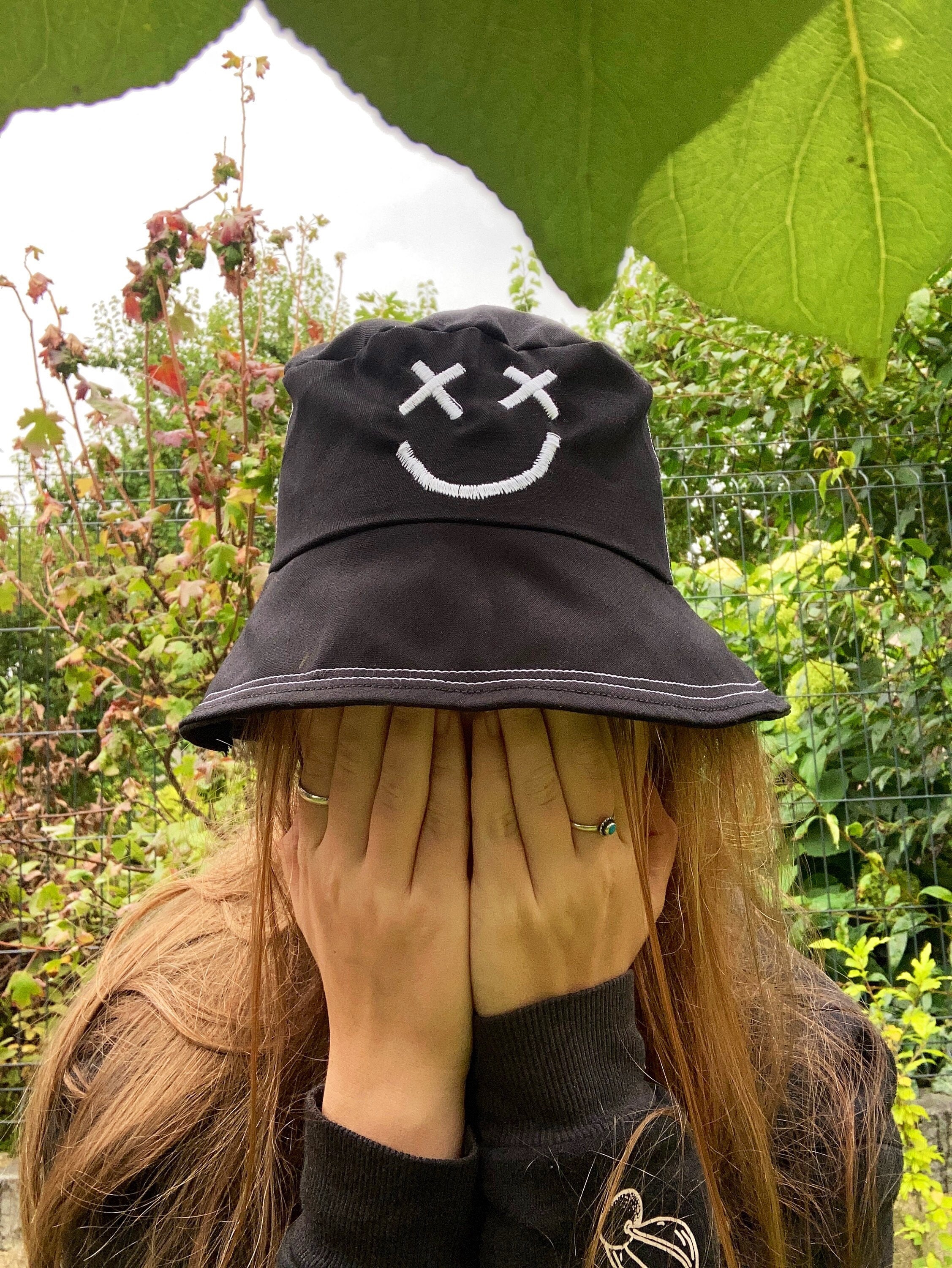 Louis Tomlinson Smiley Face Bucket Hat 