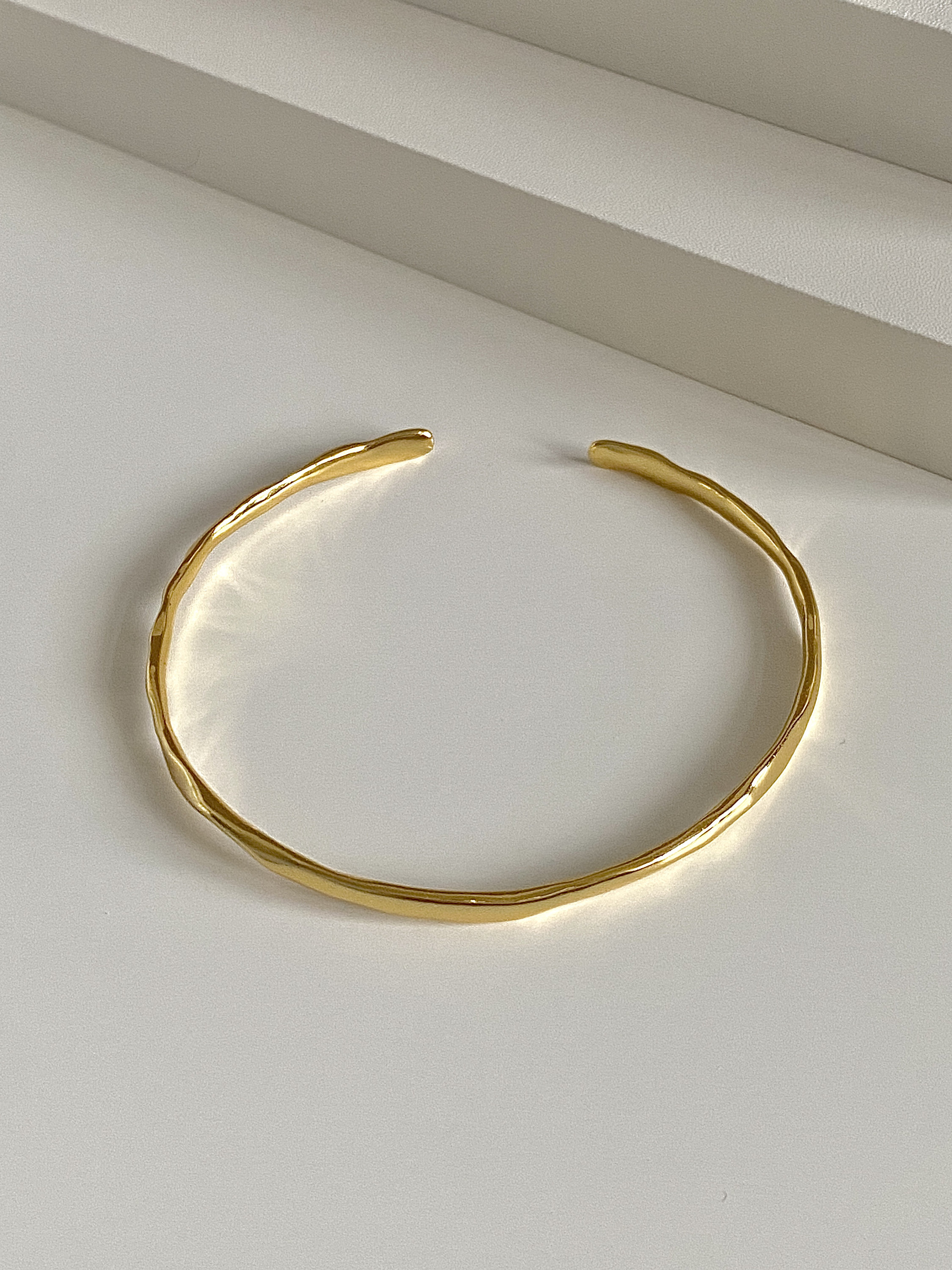 Roman Cuff Bracelet in 18K Yellow Gold, 7.5mm