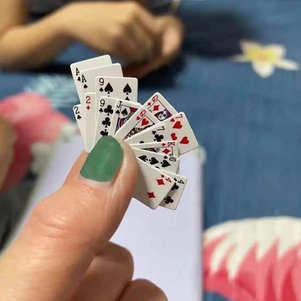 Mini Kartenspiel Set in 1/12 Pokerkarten als Zubehör für Wichtel oder Puppenhaus, Puppenstube, Puppenzubehör aus DE