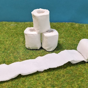 4 mini rotoli di carta igienica come accessori per scherzi da gnomo, carta igienica per la casa delle bambole o per il trasloco degli gnomi da DE
