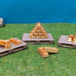 3 wooden pallets with mini gold bars as gnome accessories for gnome pranks, Euro pallet / pallet for gnome parade - Made in Germany