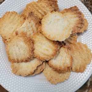 Baked Coconut Chips (Gurundi)- 4oz