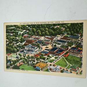 Postal de lino vintage con vista aérea de la sección comercial principal de Lenoir, Carolina del Norte, década de 1930