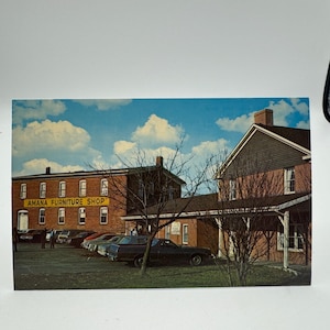 Postal de Amana Furniture Shop Iowa distribuida por Master Art Co.