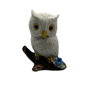 Figurine hibou Napcoware vintage en céramique blanche sur branche avec fleur bleue #9880