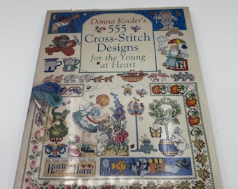 Libro de tapa dura con 555 diseños de punto de cruz para jóvenes de corazón de Donna Koolers
