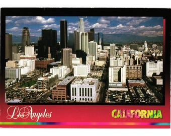 Postal del centro de Los Ángeles, California: Vista del horizonte de la ciudad con colores majestuosos