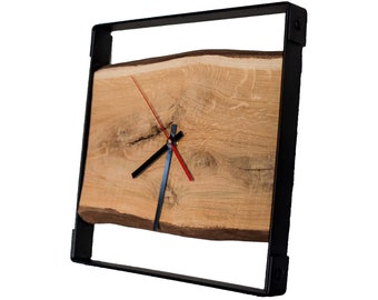 Horloge carrée en chêne avec rainures en acier brut de holz4home®