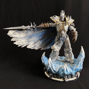 Lich King statue - World of Warcraft collectible