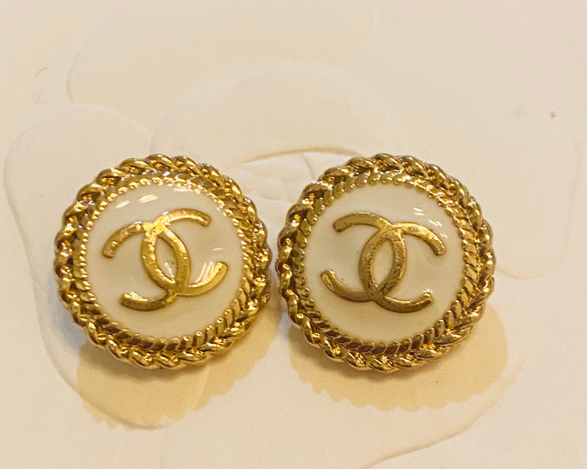 Chanel Buttons for sale | Only 2 left at -65%