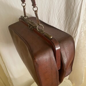 French leather Vintage Gladstone style ladies Bag / case /   1950s