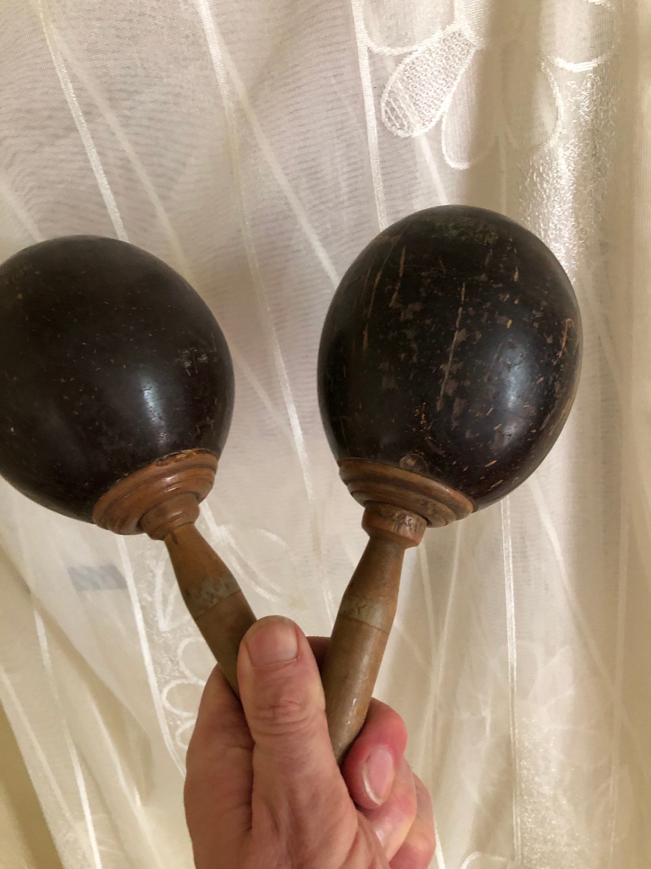 Spanish maracas history