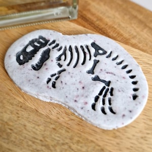 Dinosaur Skeleton Bubble Bath Bar: Novelty Stocking Filler for Kids