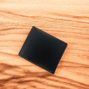 Cartera RFID plegable de cuero genuino para hombre, color negro, segura y con capacidad adicional, regalo para hombres, billetera minimalista/tarjetero artesanal.