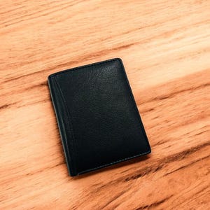 Cartera RFID plegable de cuero para hombre, segura y duradera, con capacidad adicional, regalo para hombres, billetera minimalista/soporte para efectivo hecho a mano, color negro