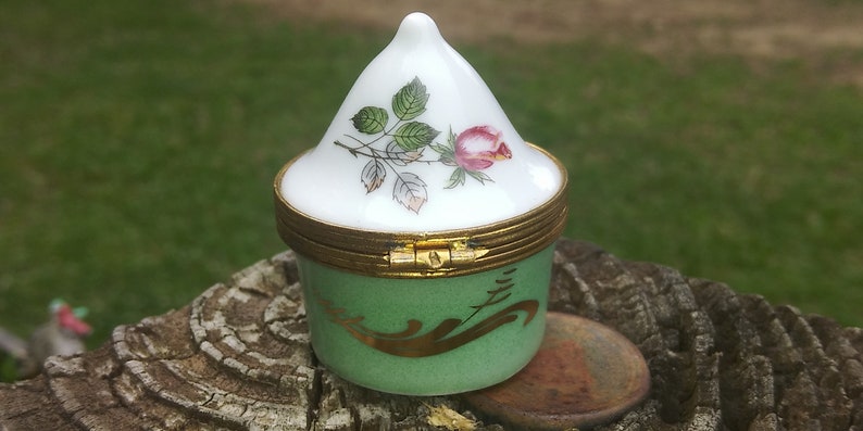 Artoria Limited Edition Rose Limoges Trinket Box Very Rare Find Rose France 80s/90s Porcelain Louis XVI image 2