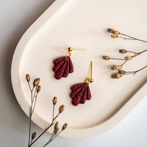 Pendientes de arcilla polimérica | forma de lágrima | estampado floral | pendientes colgantes llamativos | hechos a mano | pendientes de invierno ligeros como una pluma | flora