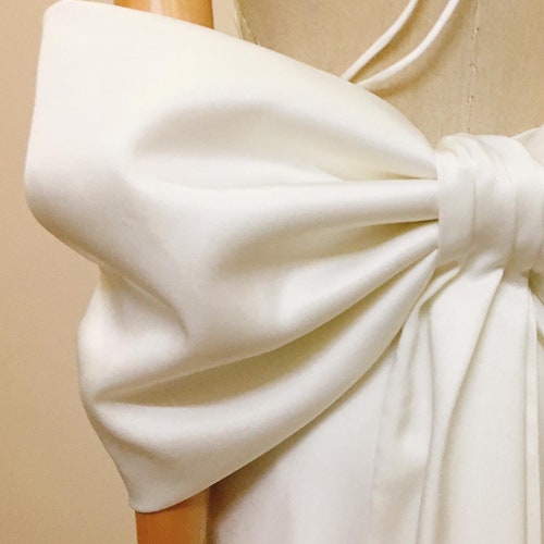 Detachable wedding bow in the back of bridal dress/ Design 3D White Long train bridal bow/ off-white-ivory Satin luxury shops belt bow
