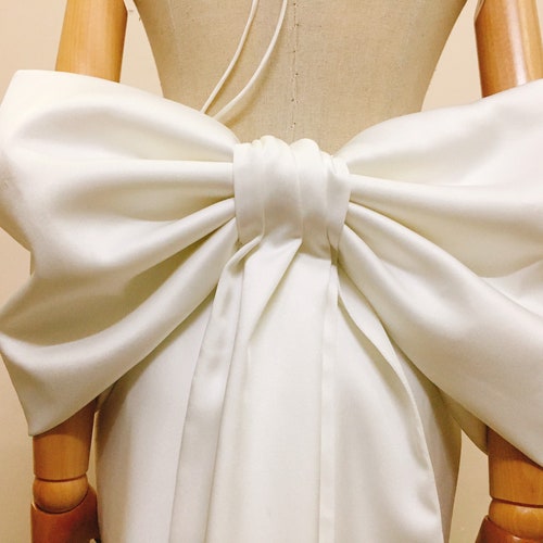 Detachable wedding bow in the back of bridal dress/ Design 3D White Long train bridal bow/ off-white-ivory Satin luxury shops belt bow